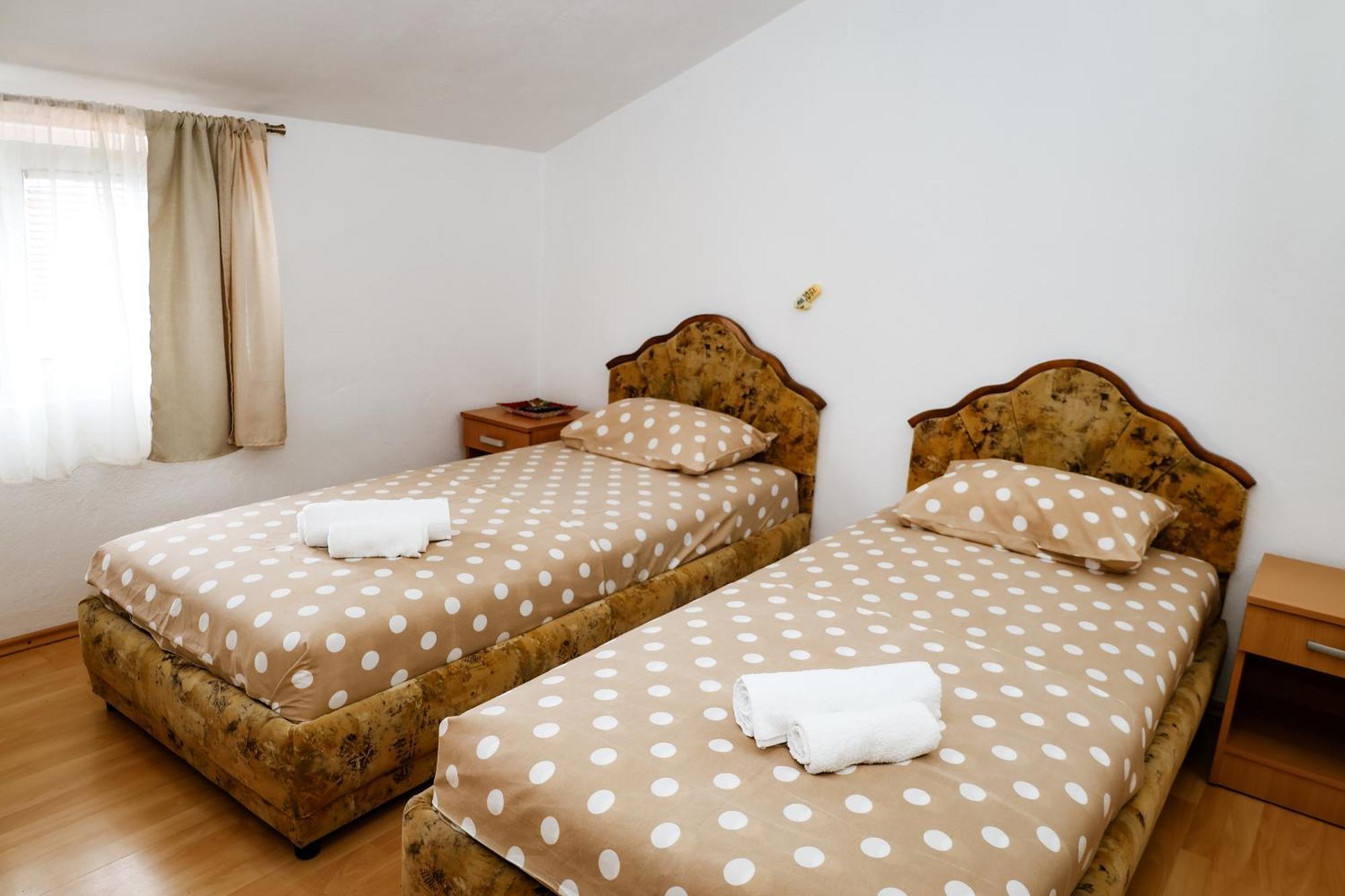 Apartments Djukic Tivat Exterior photo